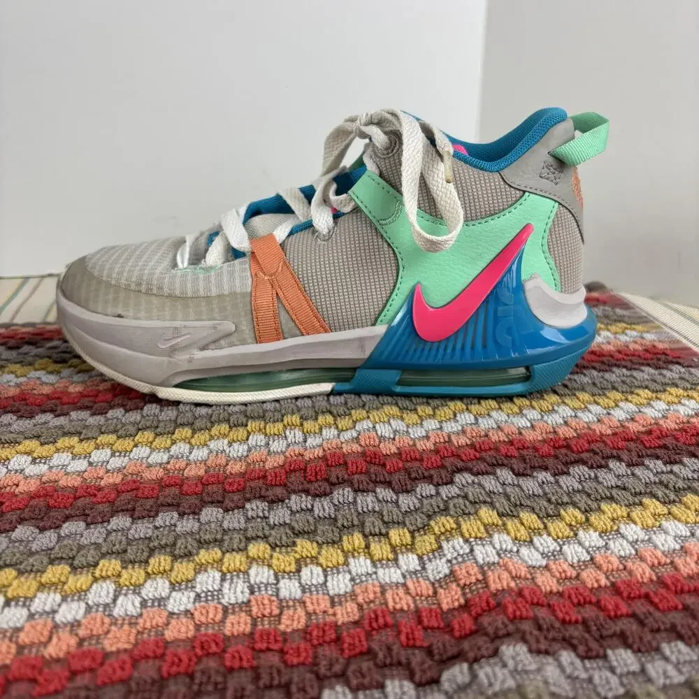 Nike Shoes Youth Size 5Y Gray Mint LeBron Witness 6 GS Basketball DQ5600-003